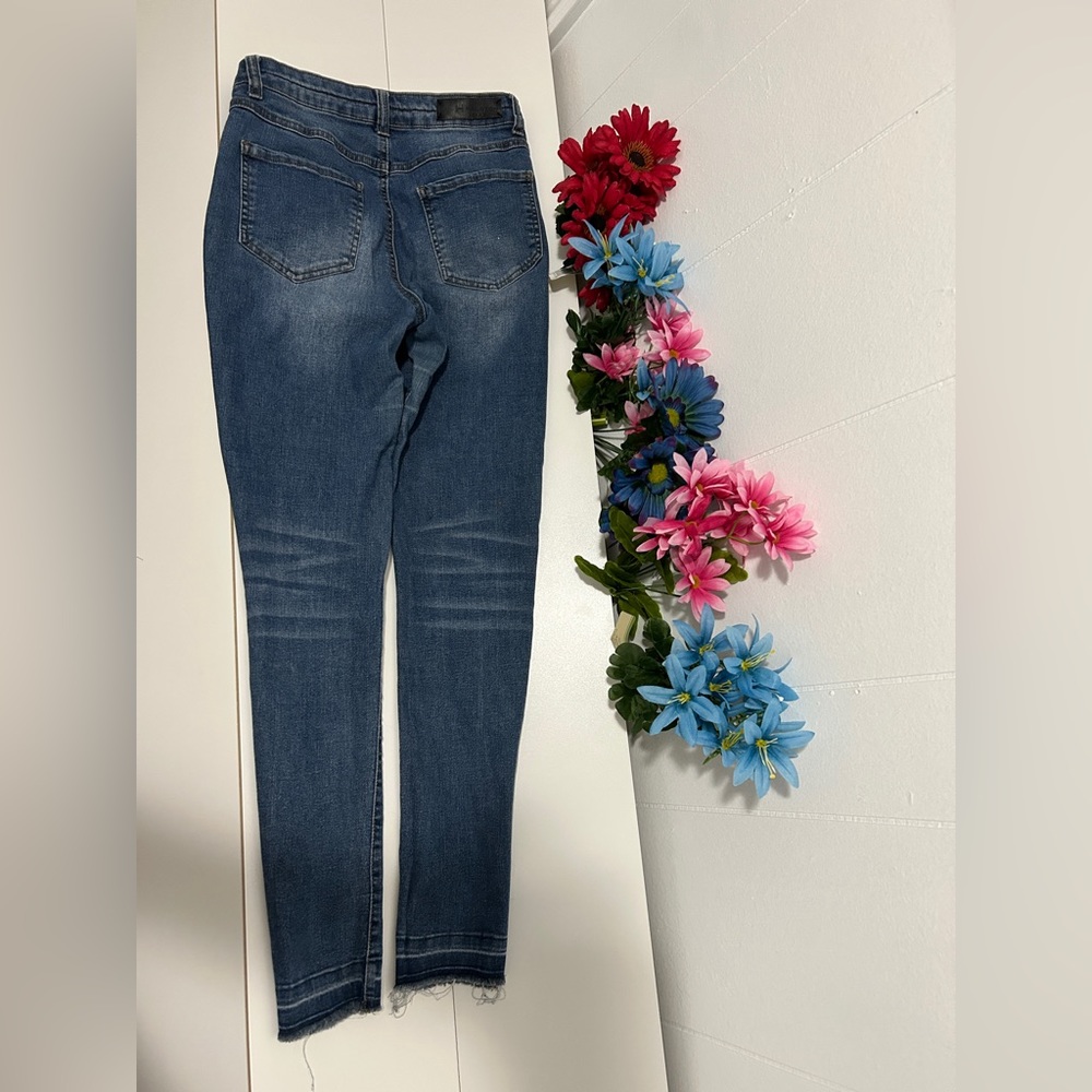 Size 2 skinny jeans *preowned*